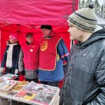 SKP:n teltta ja tovereita Tikkurilassa keväällä 2022.